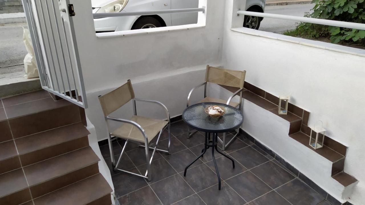Celia`s Studio Apartment Néa Péramos Exterior foto
